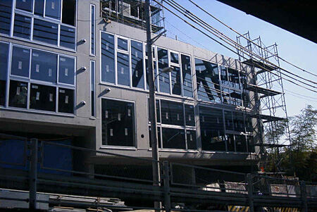 P's FLAT AZAMINO、道路から見るとこんな感じです。