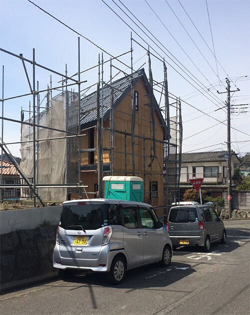 現場進行中